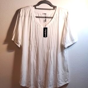 NWT white Ladies Shirt. XL
